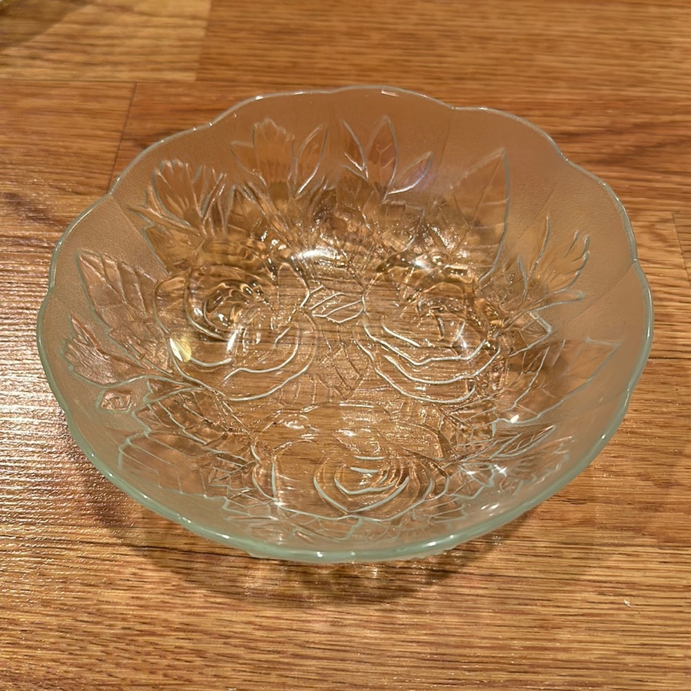 Vintage Pasari Crystal Livia Rose Pattern Coupe Soup Bowl Frosted Scalloped Edge